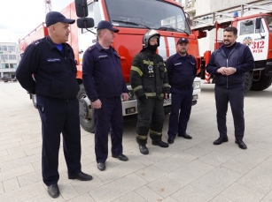 Николай Пархоменко проверил спецтехнику пожарного гарнизона и лесничеств